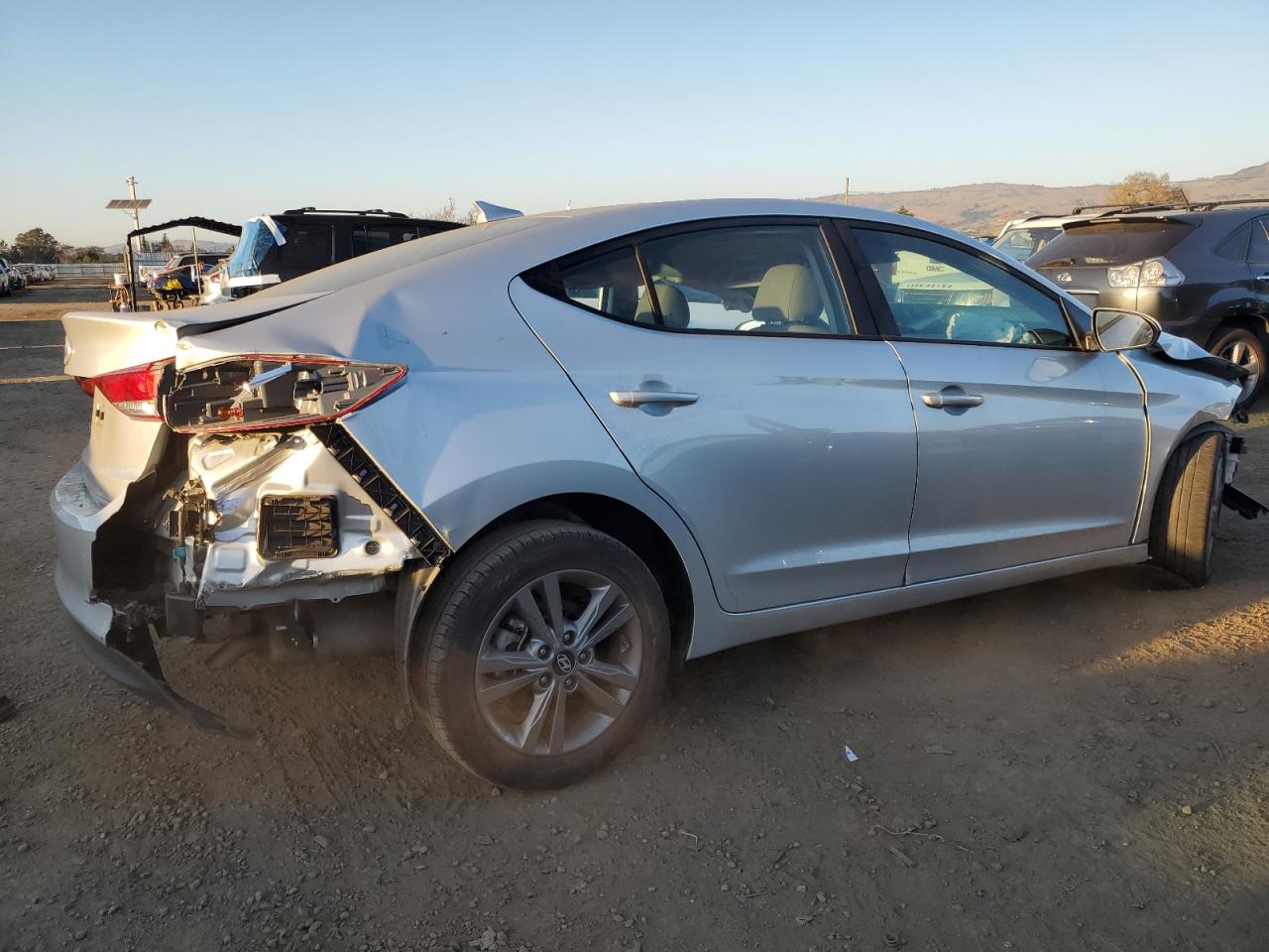 2018 Hyundai Elantra - Image 3