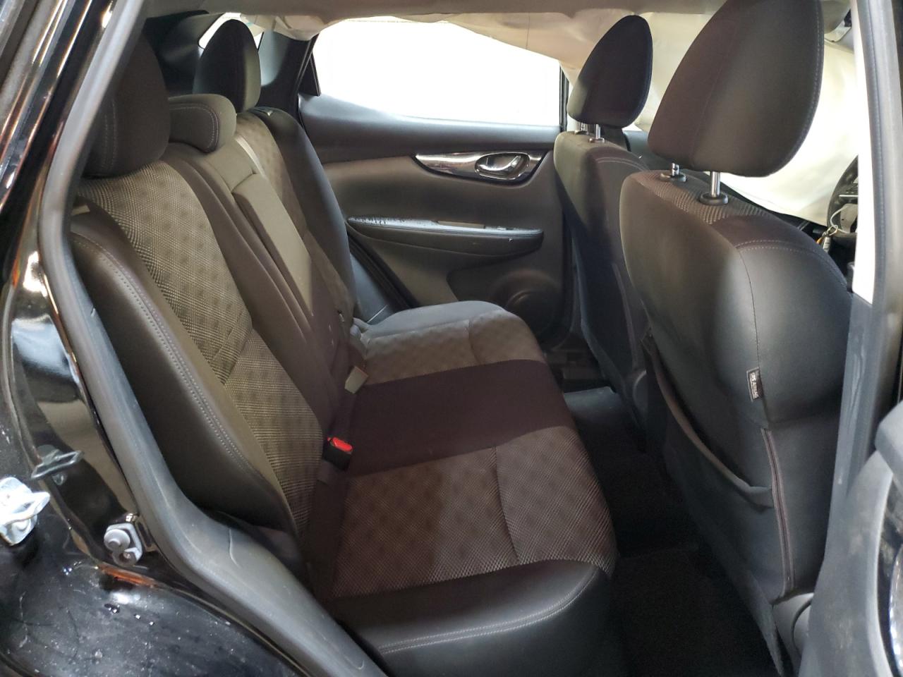 2017 Nissan Rogue - Image 12