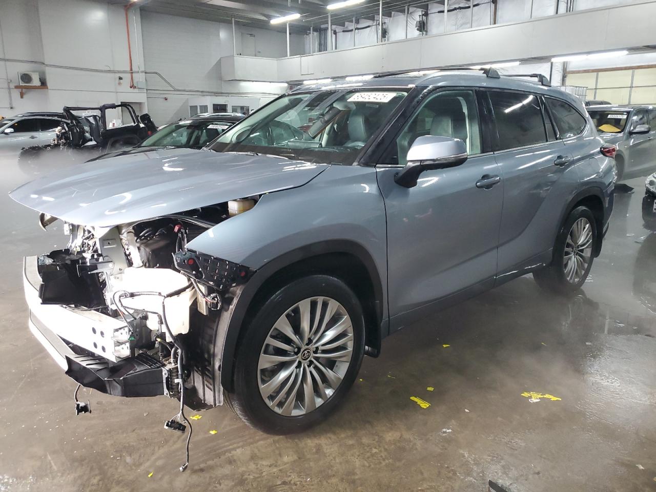 2022 Toyota Highlander - Image 1