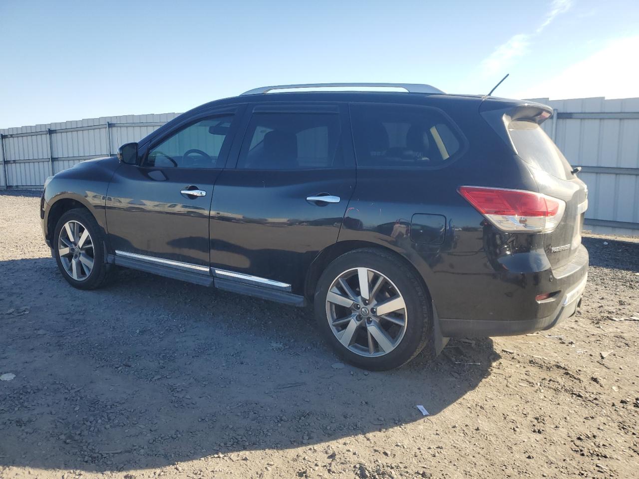 2013 Nissan Pathfinder - Image 2