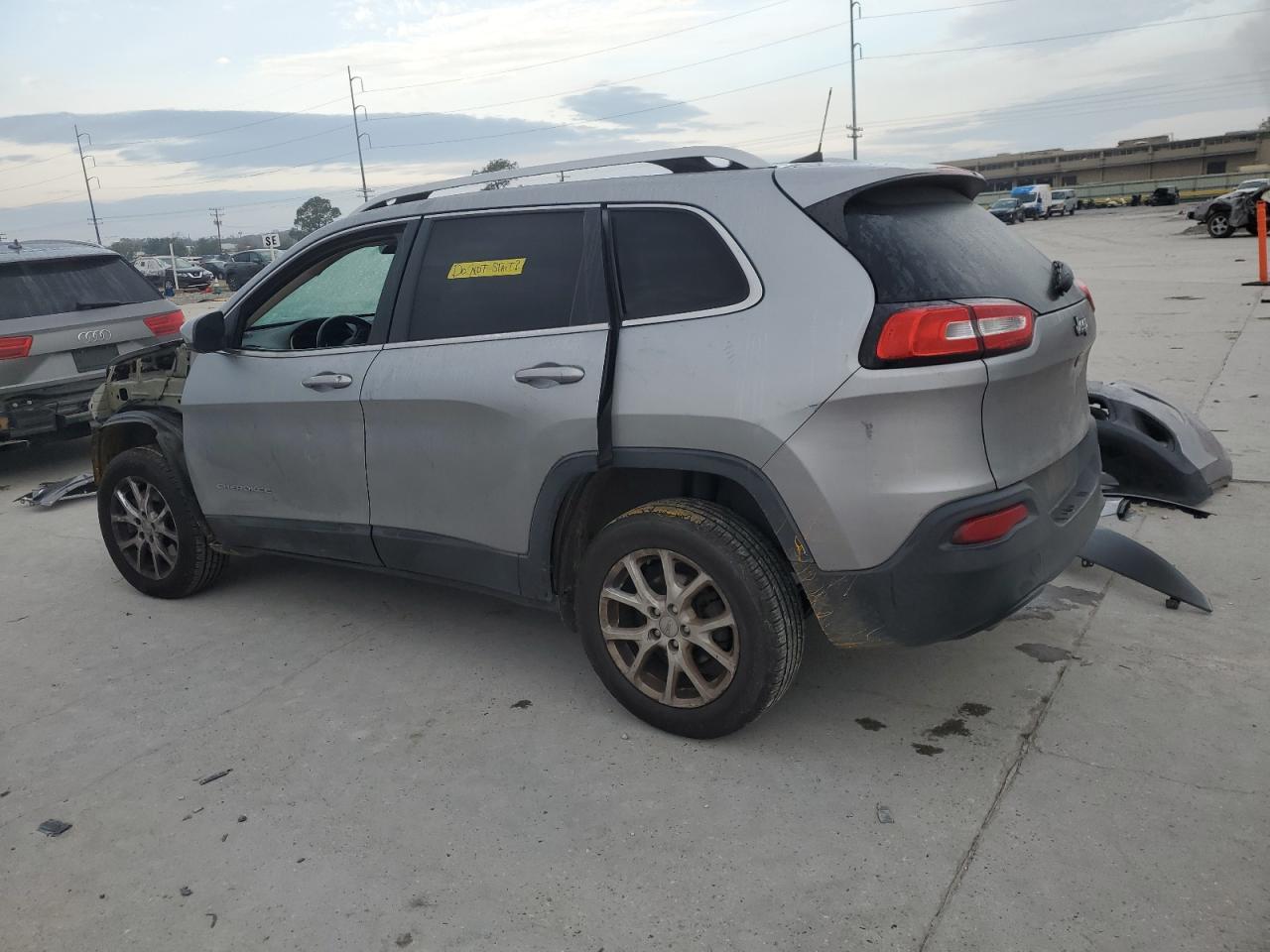 2017 Jeep Grand Cherokee - Image 2