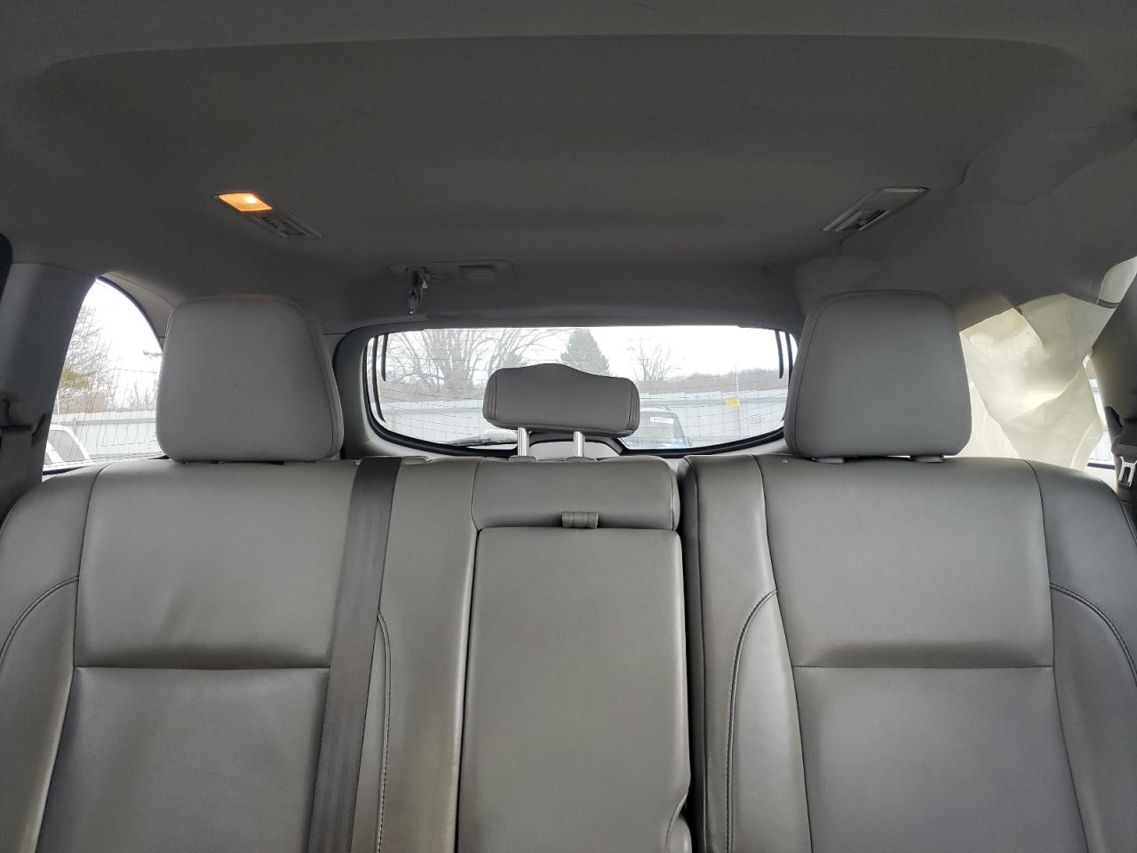 2015 Toyota Highlander - Image 10