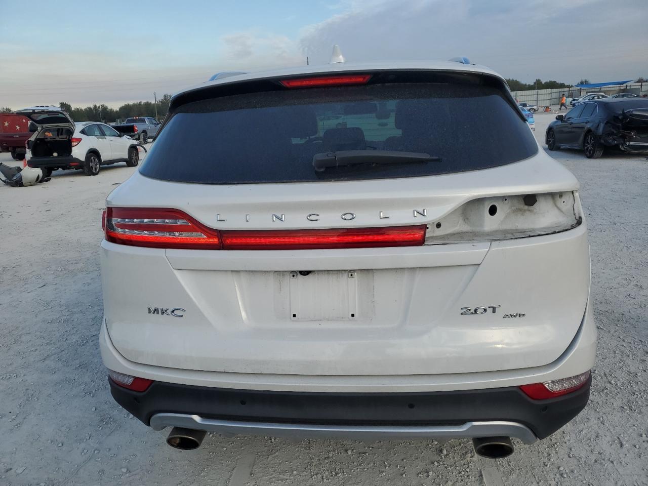 VIN 5LMCJ3D9XHUL57137 2017 LINCOLN MKC no.6