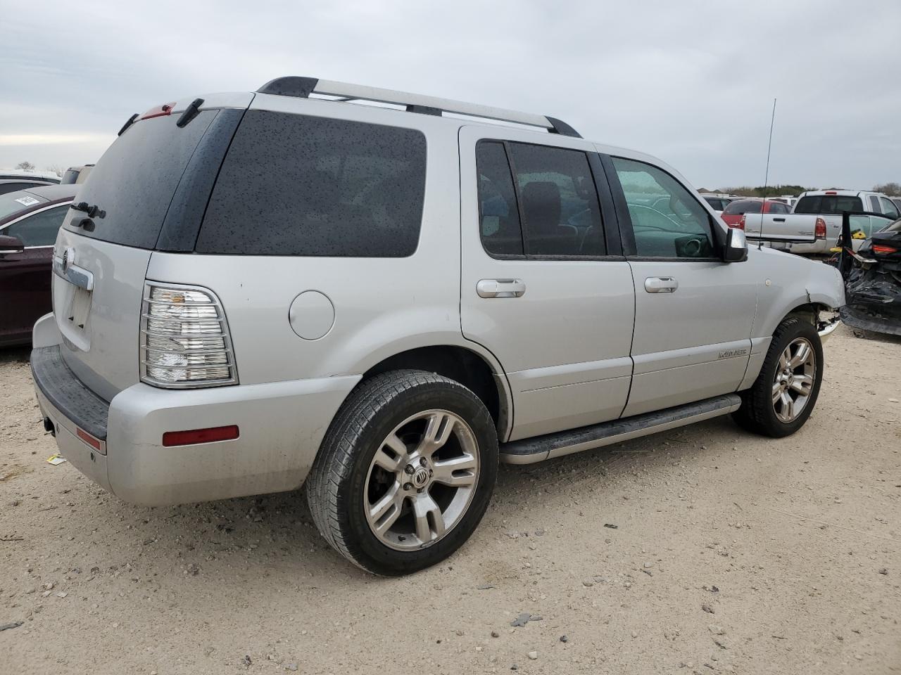 2010 Mercury Mountaineer - Image 3