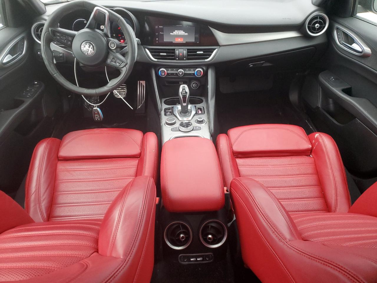 2024 Alfa Romeo Giulia - Image 8