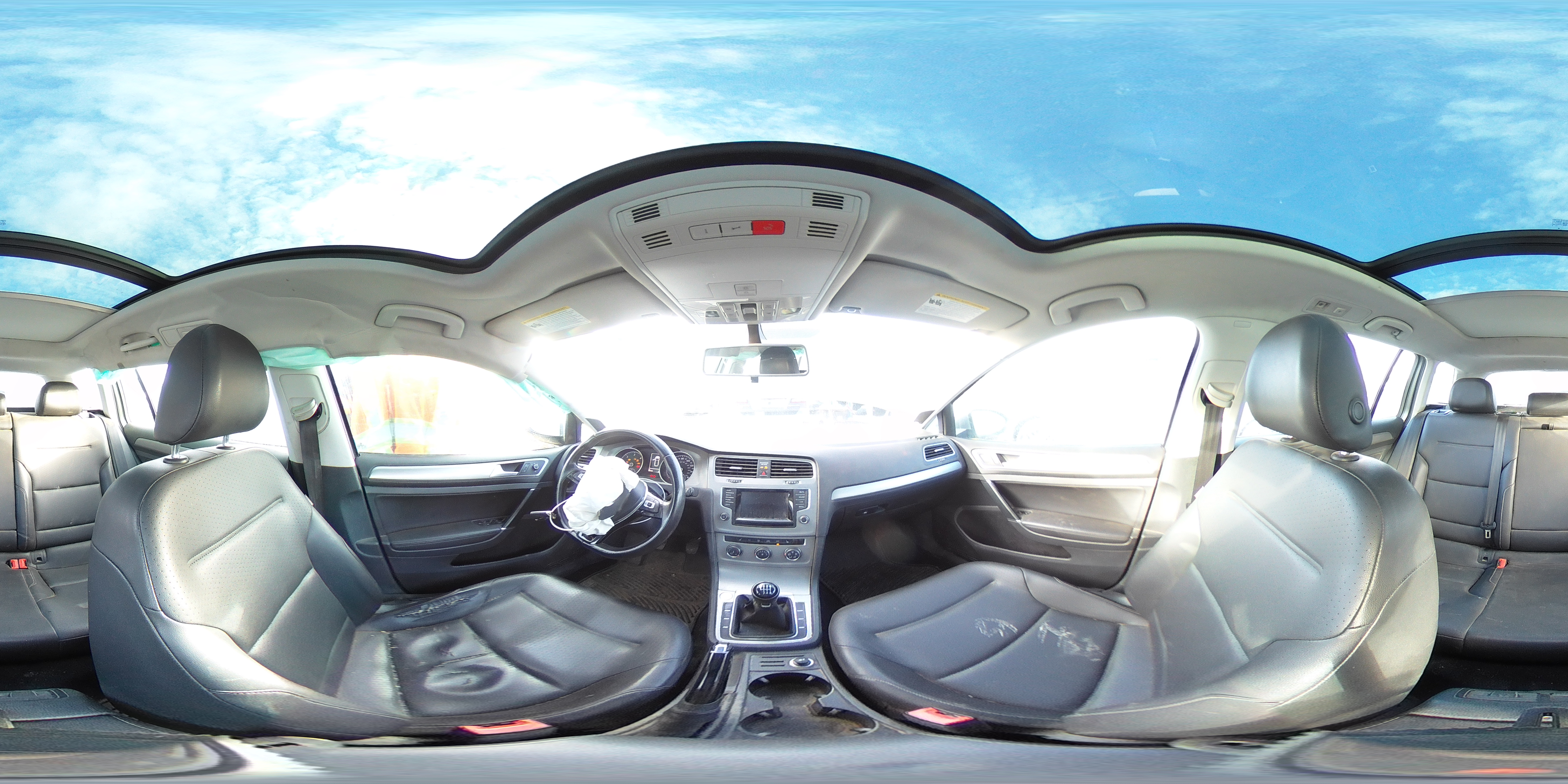 2015 Volkswagen Golf - Image 13