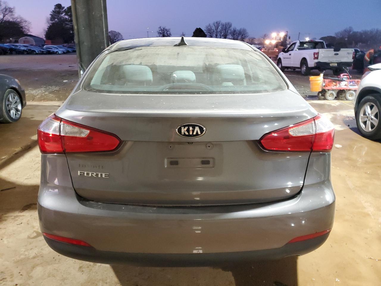 2016 Kia Forte - Image 6