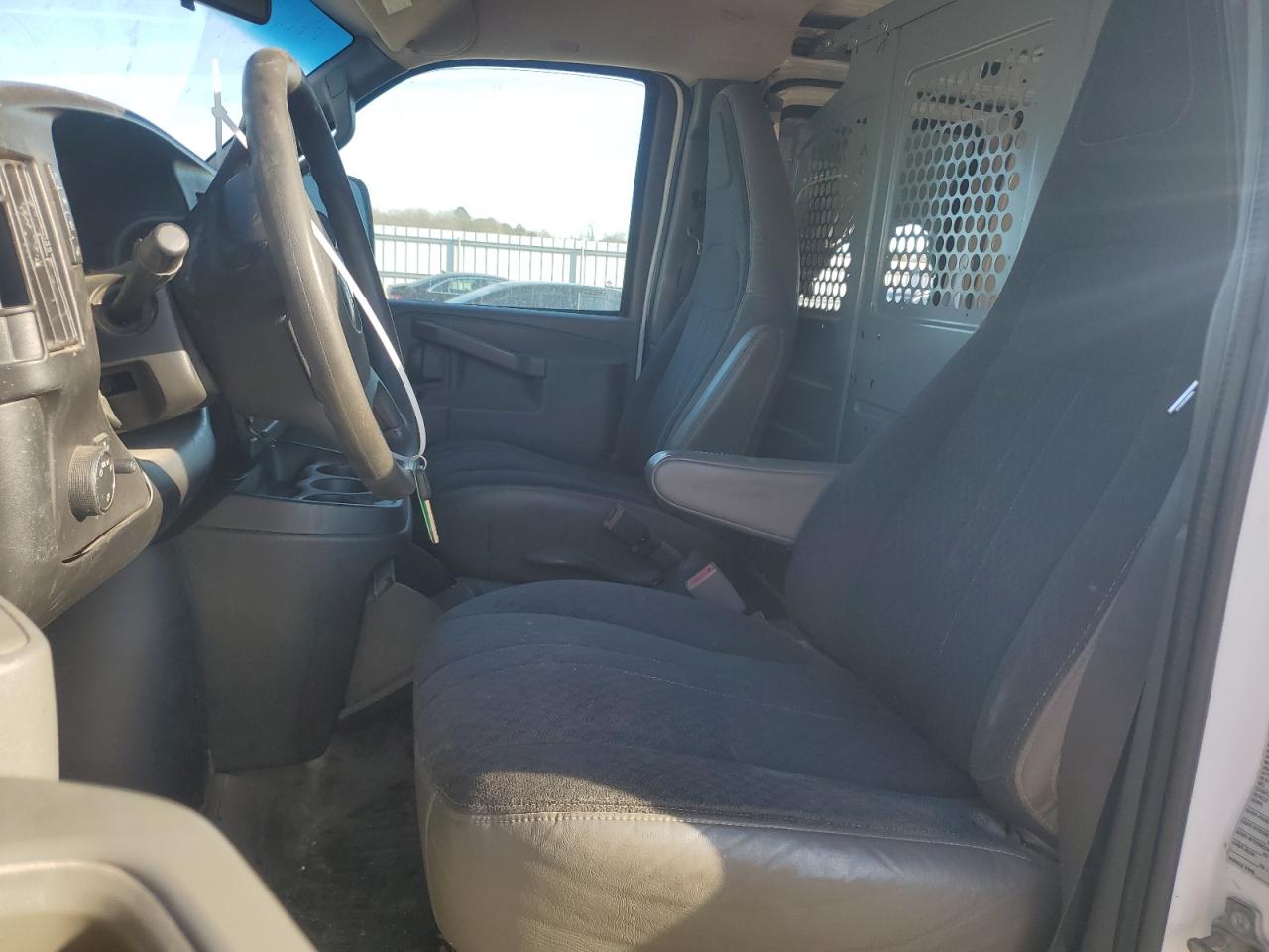 2018 GMC Savana - Image 7
