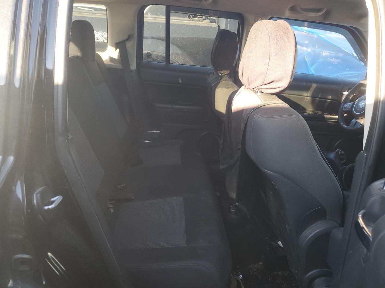 2012 Jeep Liberty (Patriot) - Image 12