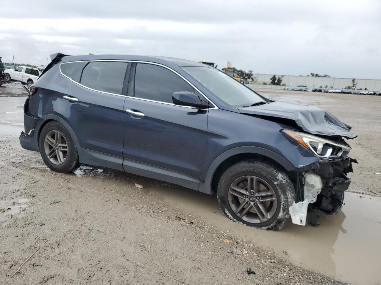 2017 Hyundai Santa Fe - Image 4