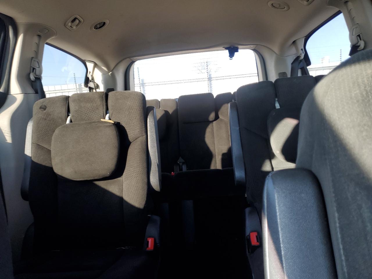 2015 Dodge Caravan - Image 10