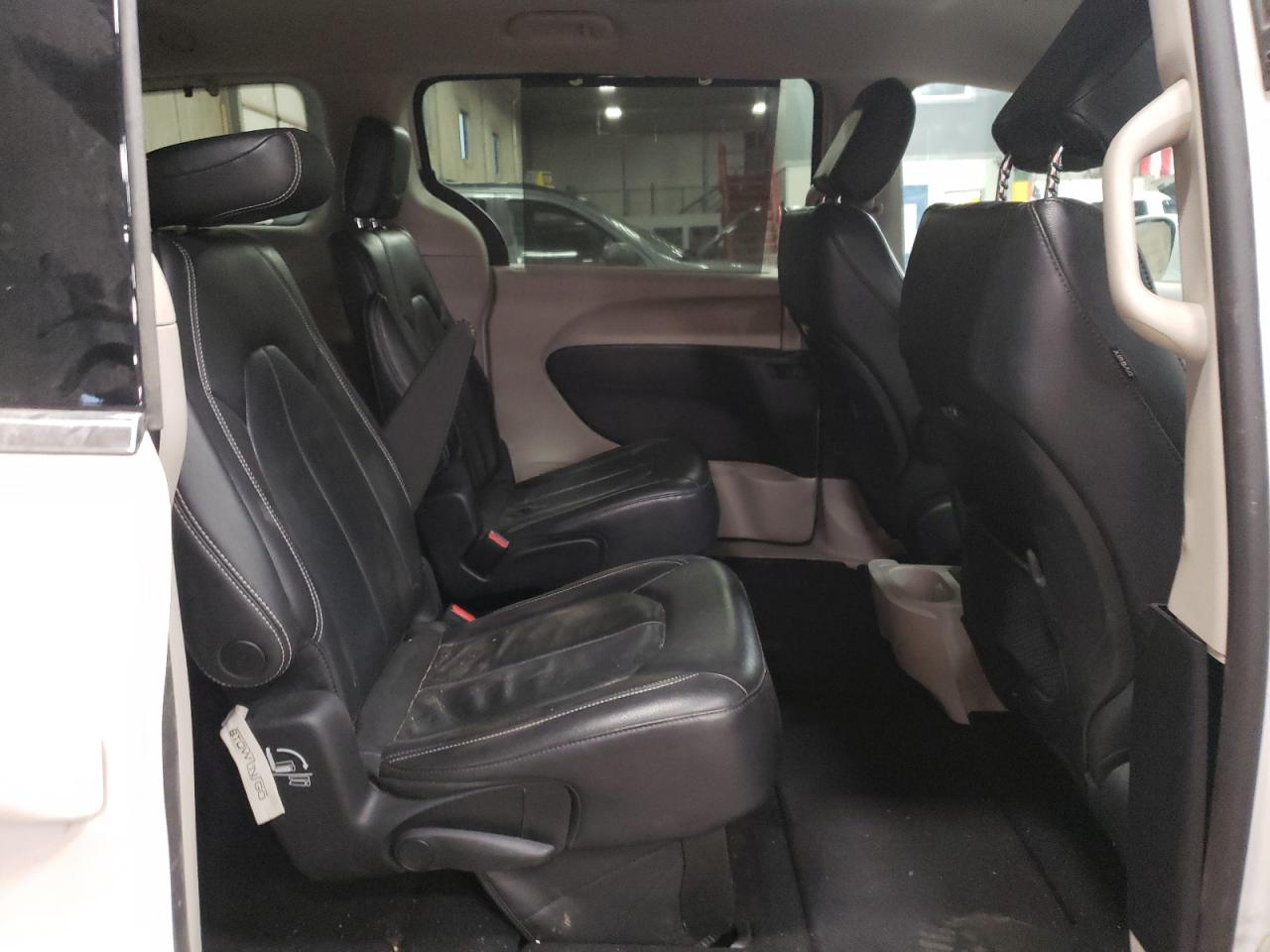 2022 Chrysler Pacifica - Image 11