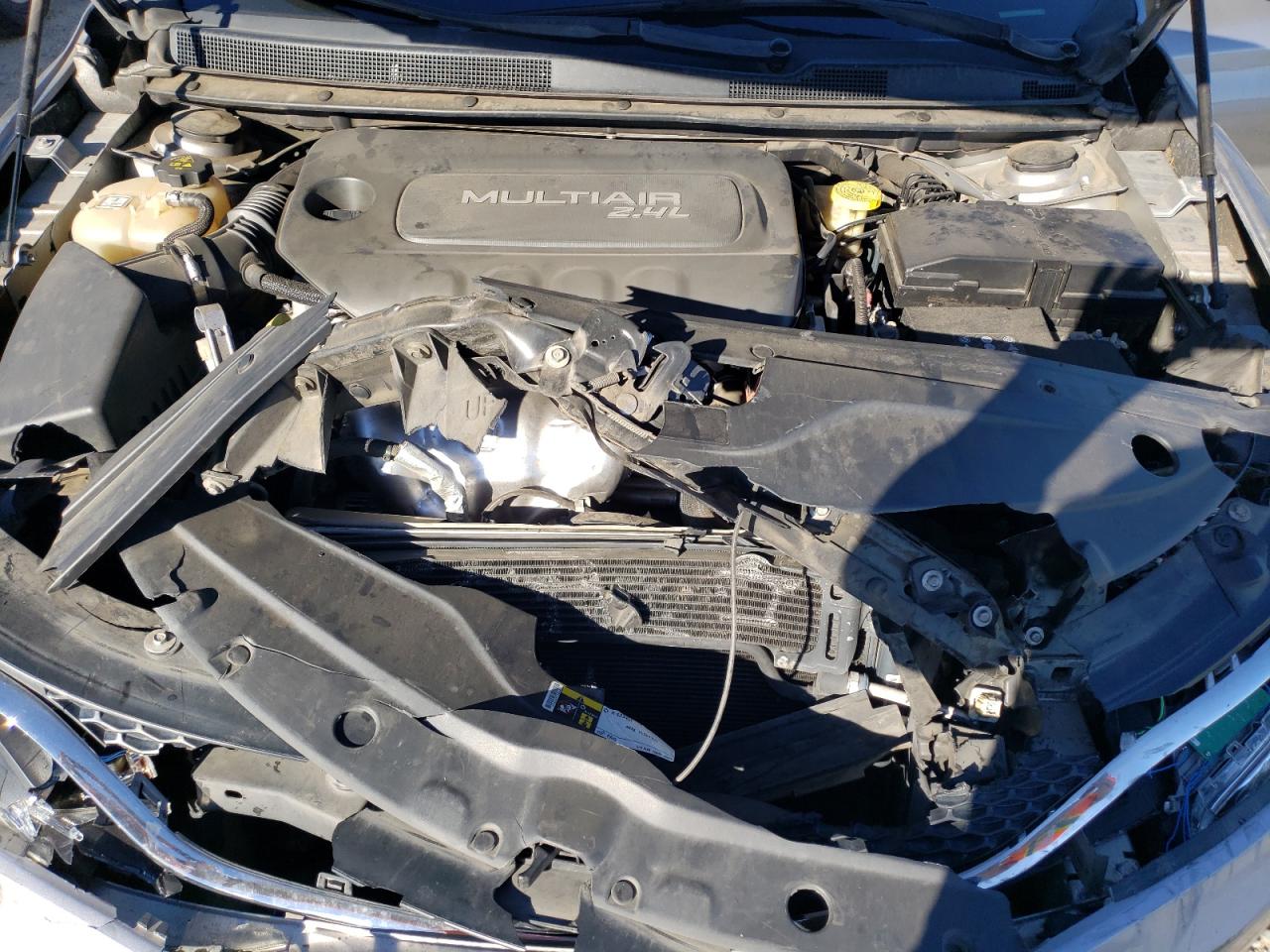 2016 Chrysler 200 - Image 11