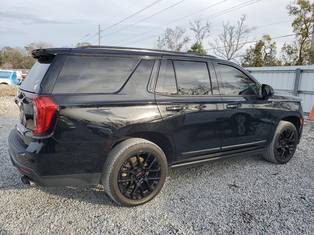 2022 GMC Yukon - Image 3