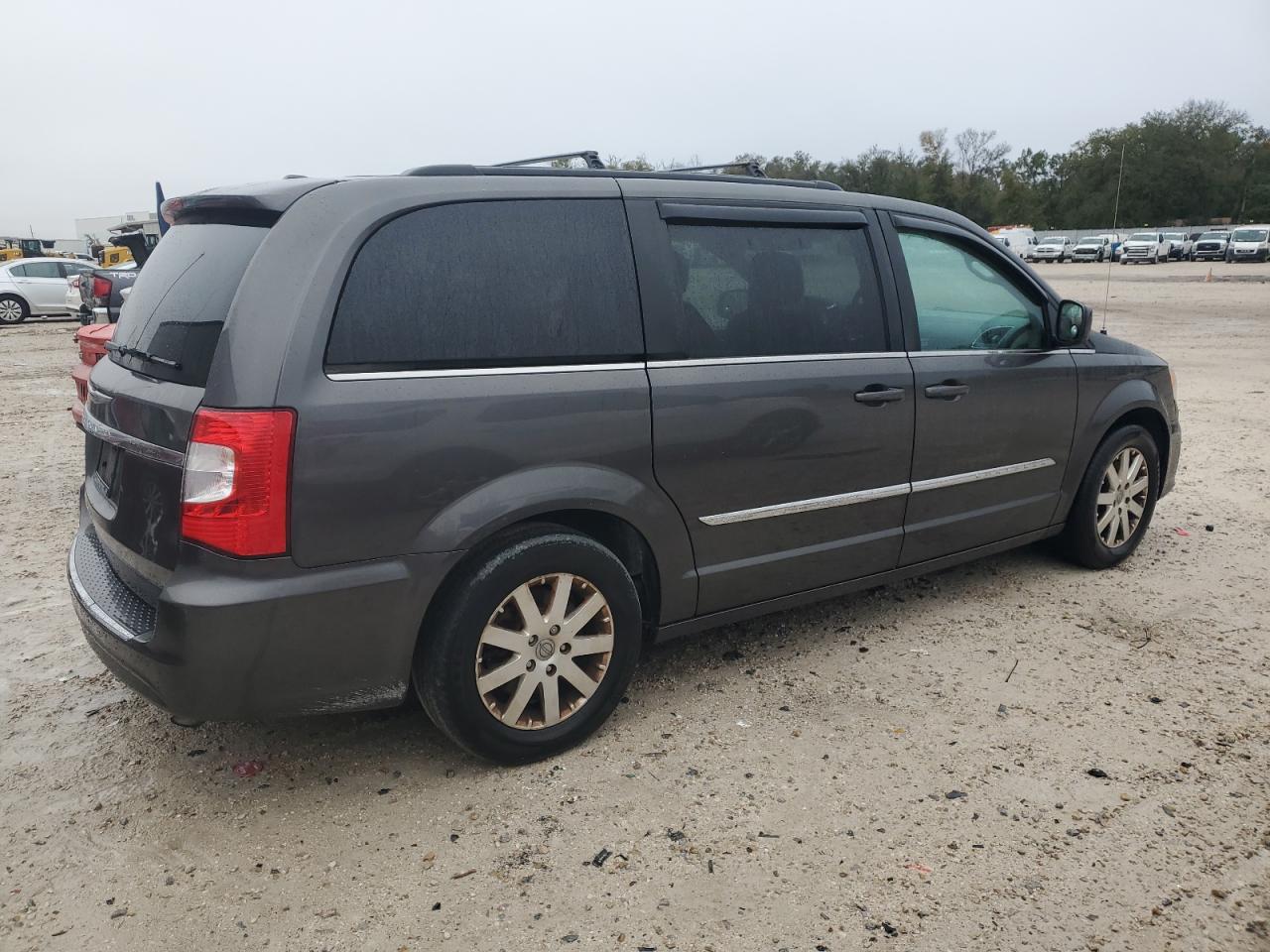 2020 Chrysler Town & Country - Image 3