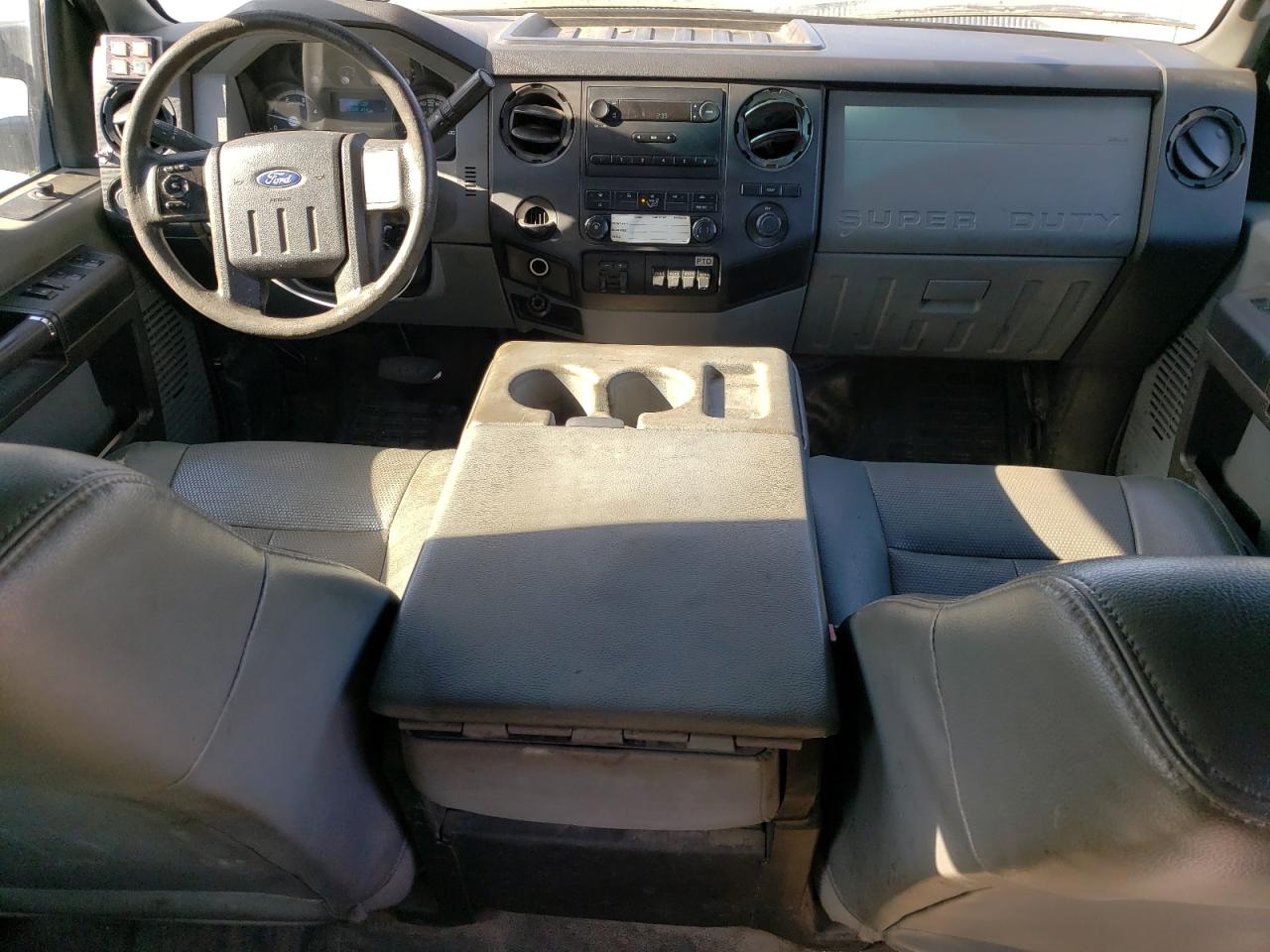 2015 Ford F550 - Image 8