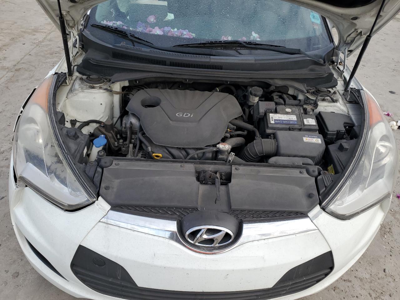 2016 Hyundai Veloster - Image 11