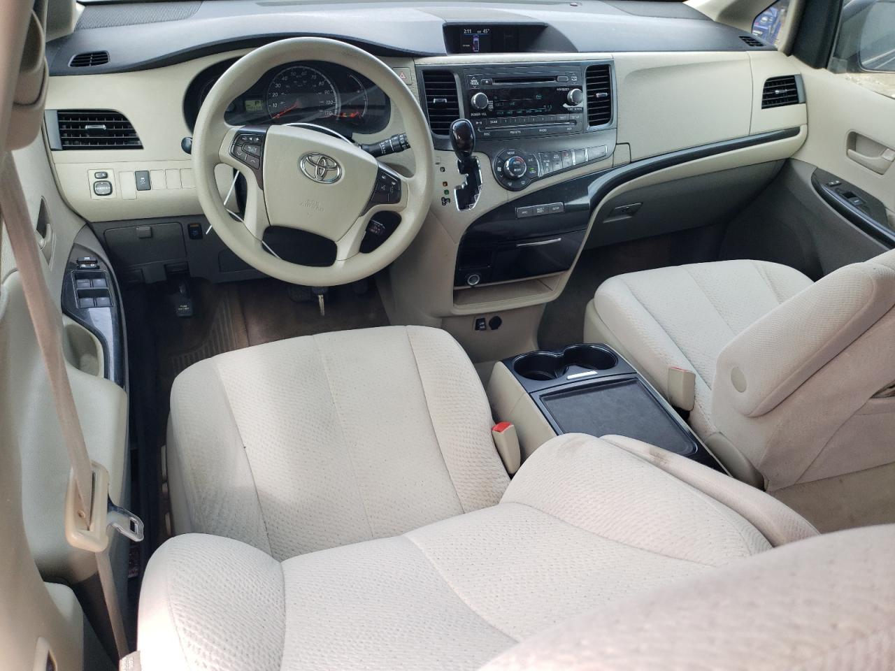 2013 Toyota Sienna - Image 8