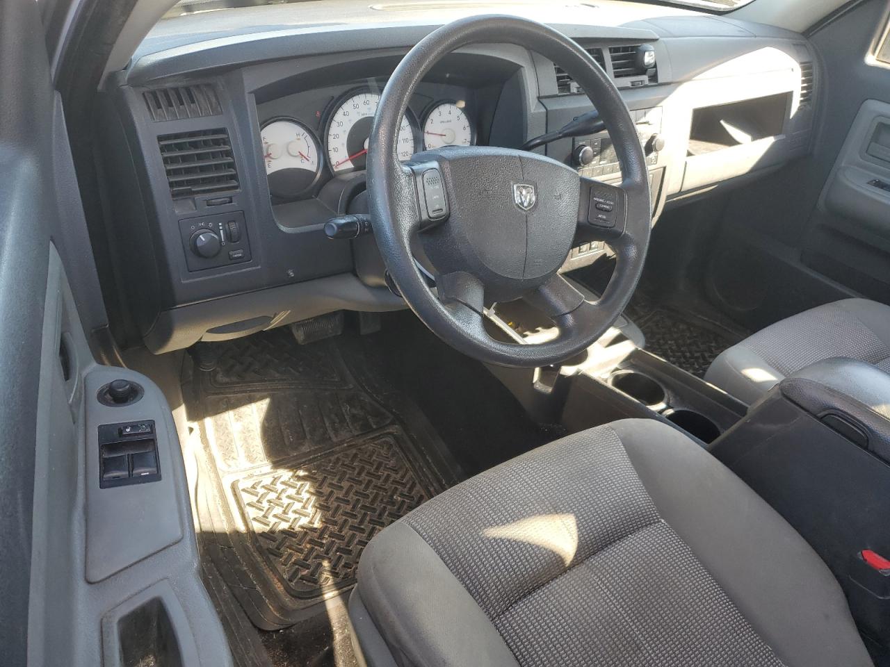 2008 Dodge Dakota - Image 8