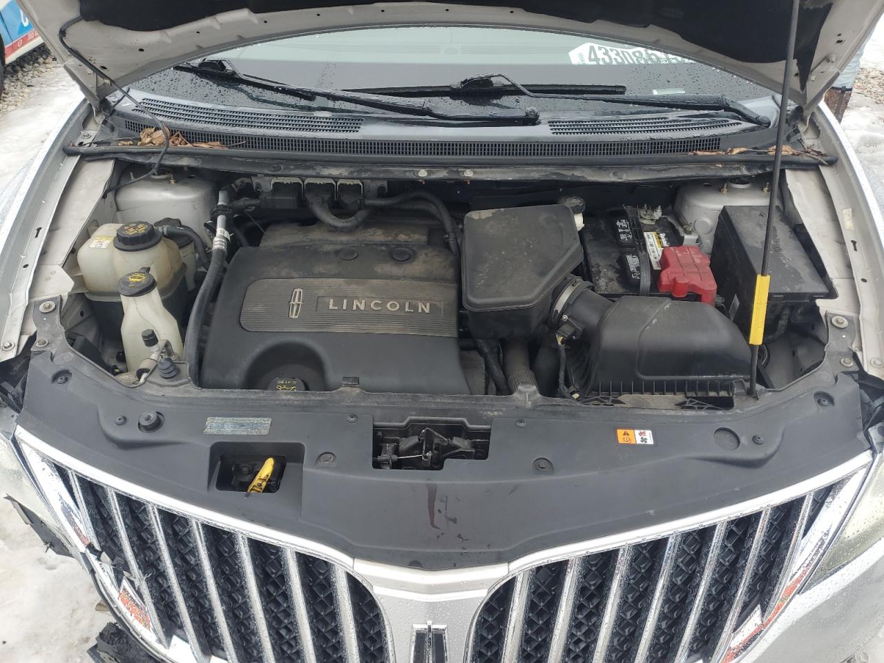 2011 Lincoln MKX - Image 12