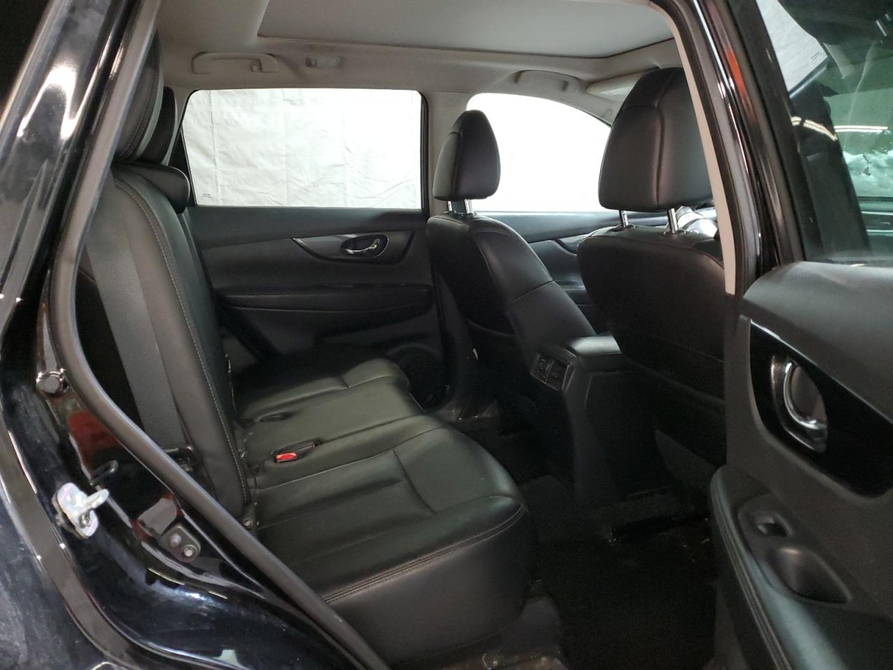 2016 Nissan Rogue - Image 11