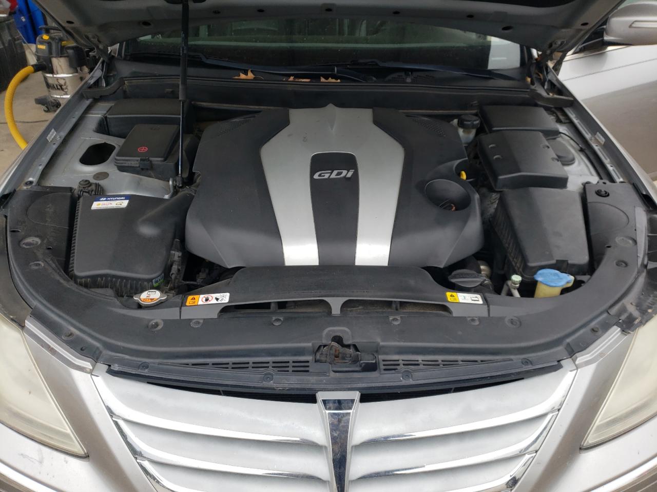 2013 Hyundai Genesis - Image 11