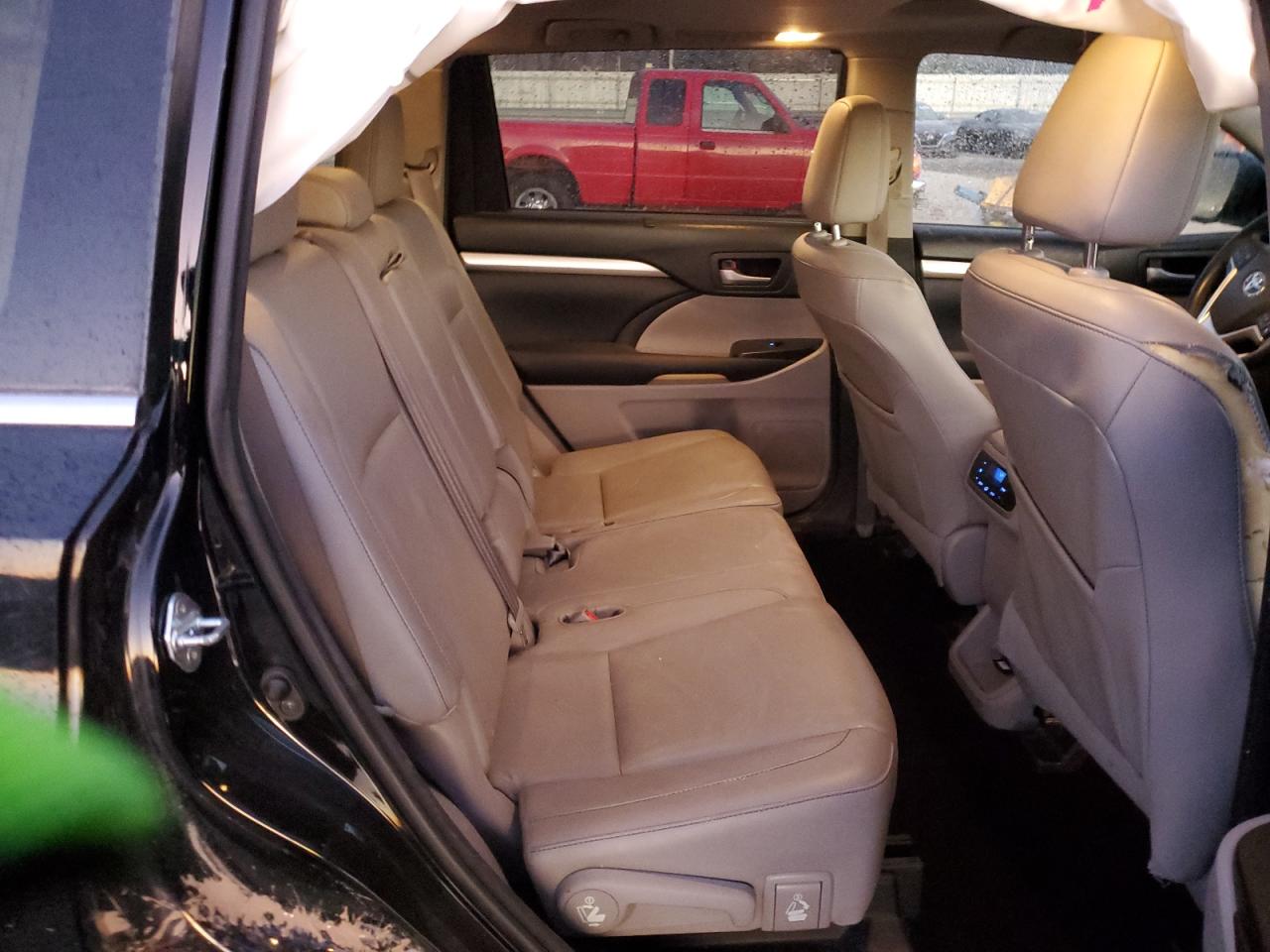 2016 Toyota Highlander - Image 11