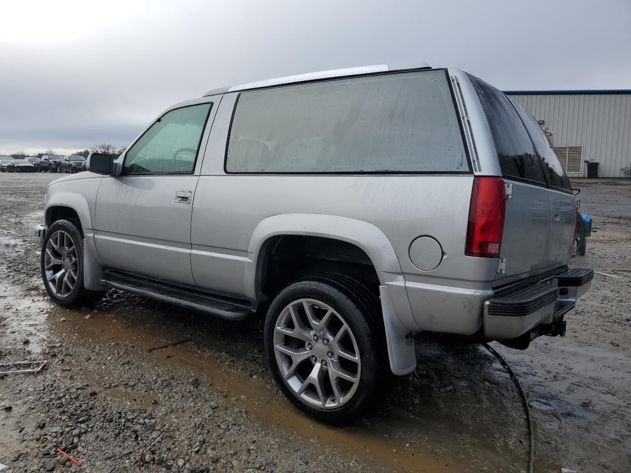 1997 Chevrolet Tahoe - Image 2