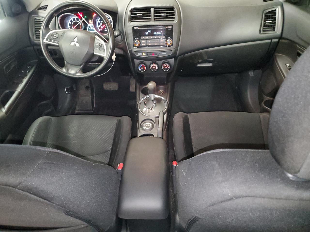 2015 Mitsubishi Outlander - Image 8