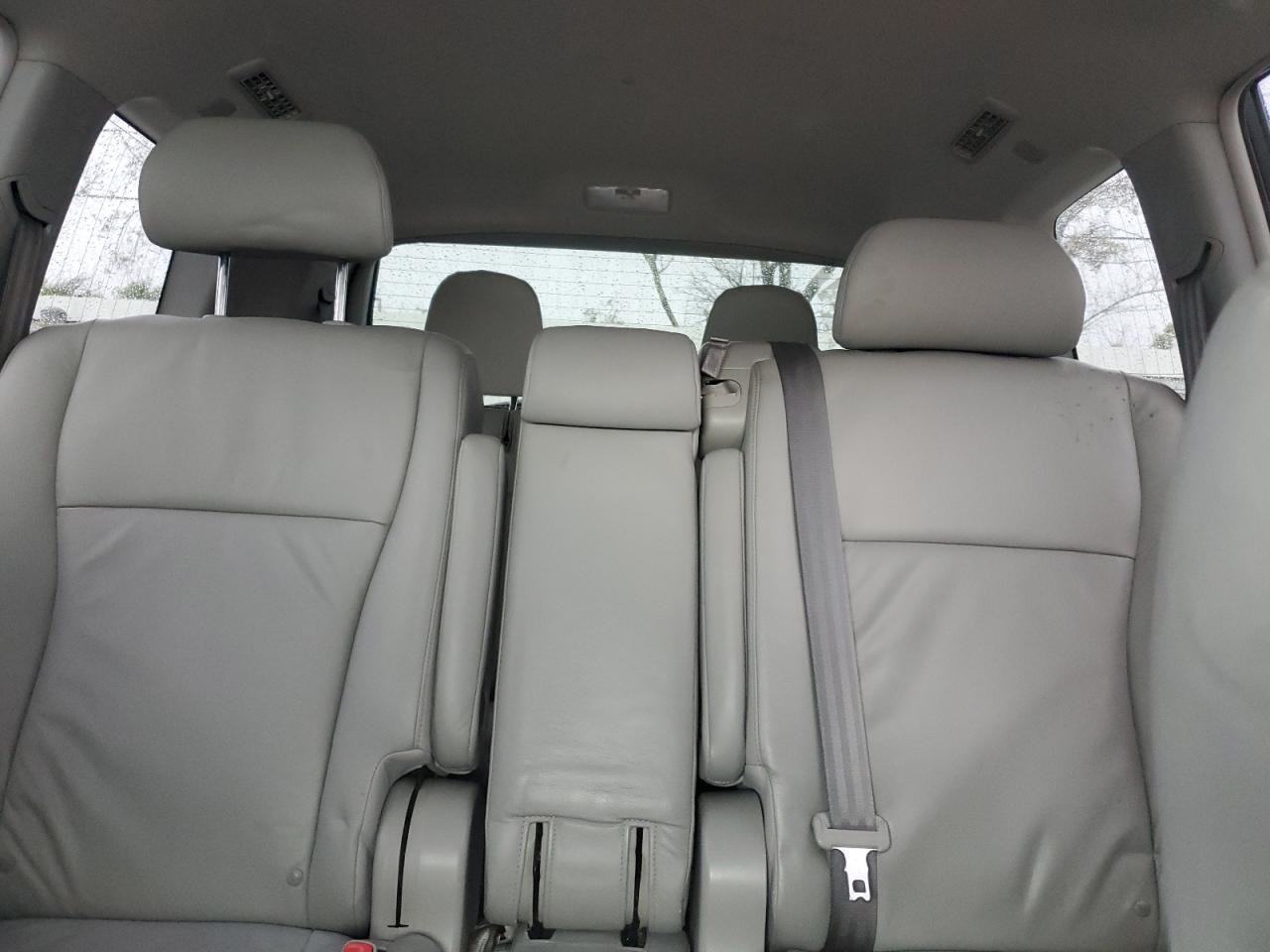 2010 Toyota Highlander - Image 10