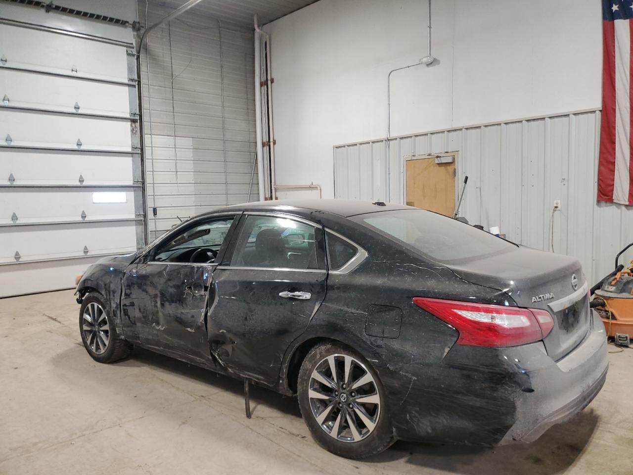 2017 Nissan Altima - Image 2