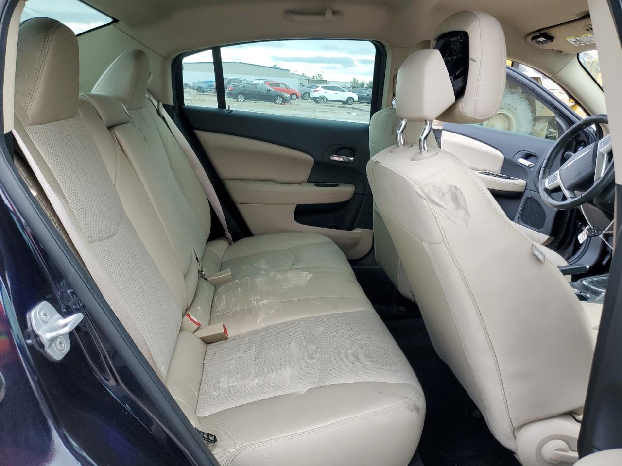 2011 Chrysler 200 - Image 10