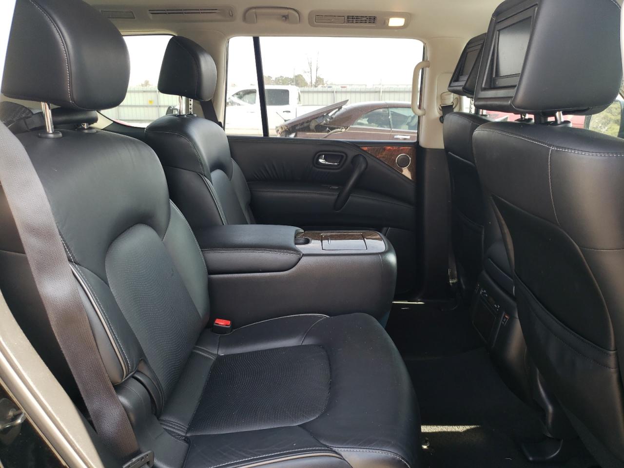 2016 Infiniti QX80 - Image 11