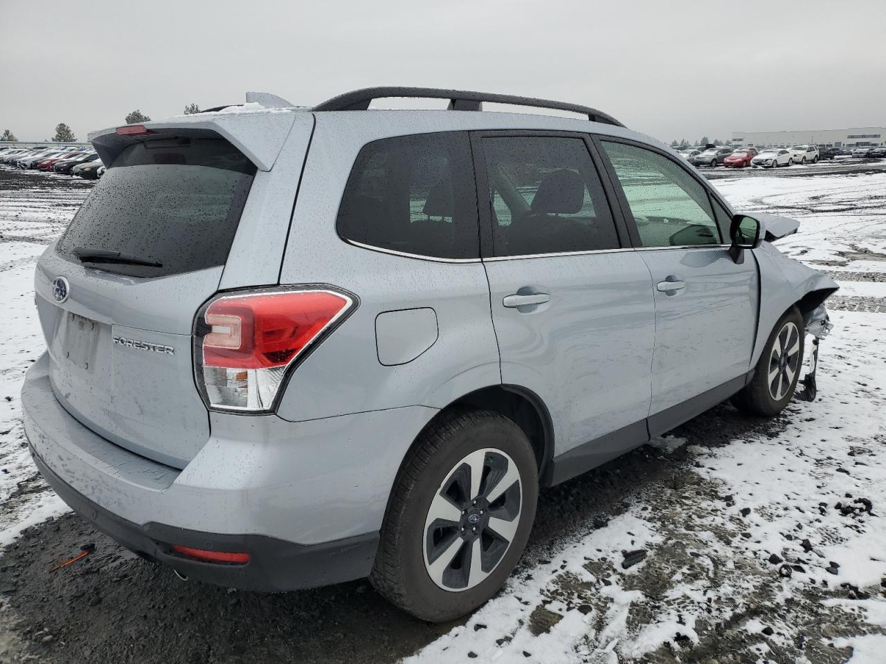 VIN JF2SJARC4JH480704 2018 SUBARU FORESTER no.3