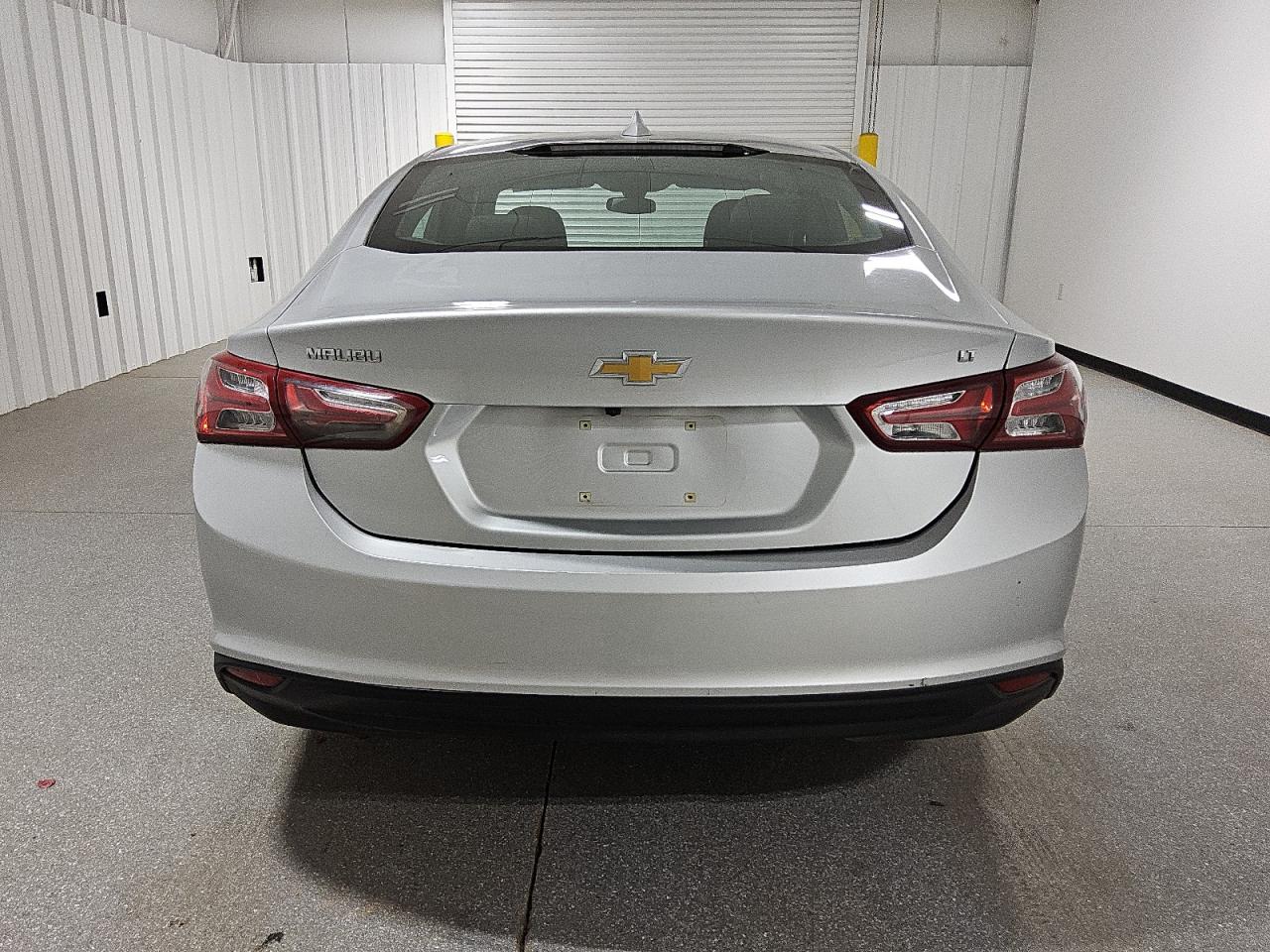 2022 Chevrolet Malibu - Image 6