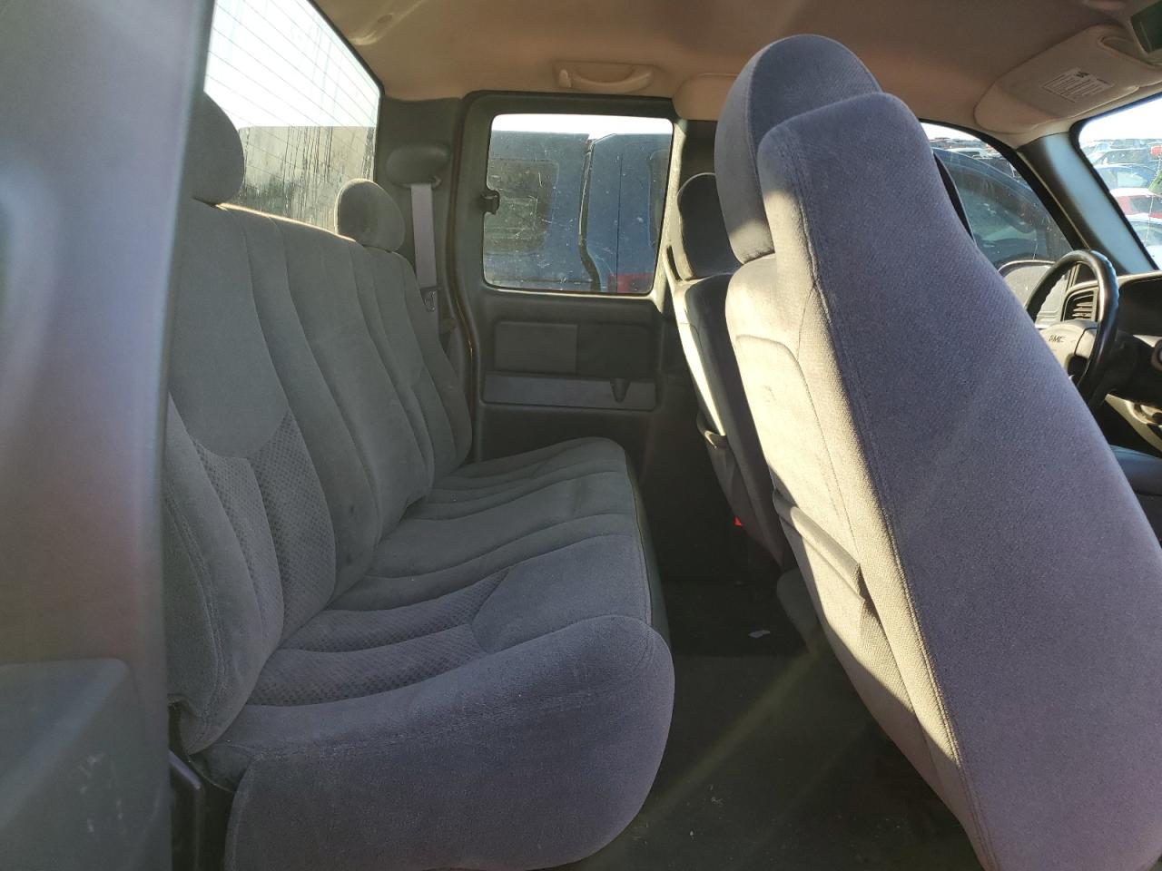 2005 GMC Sierra - Image 10