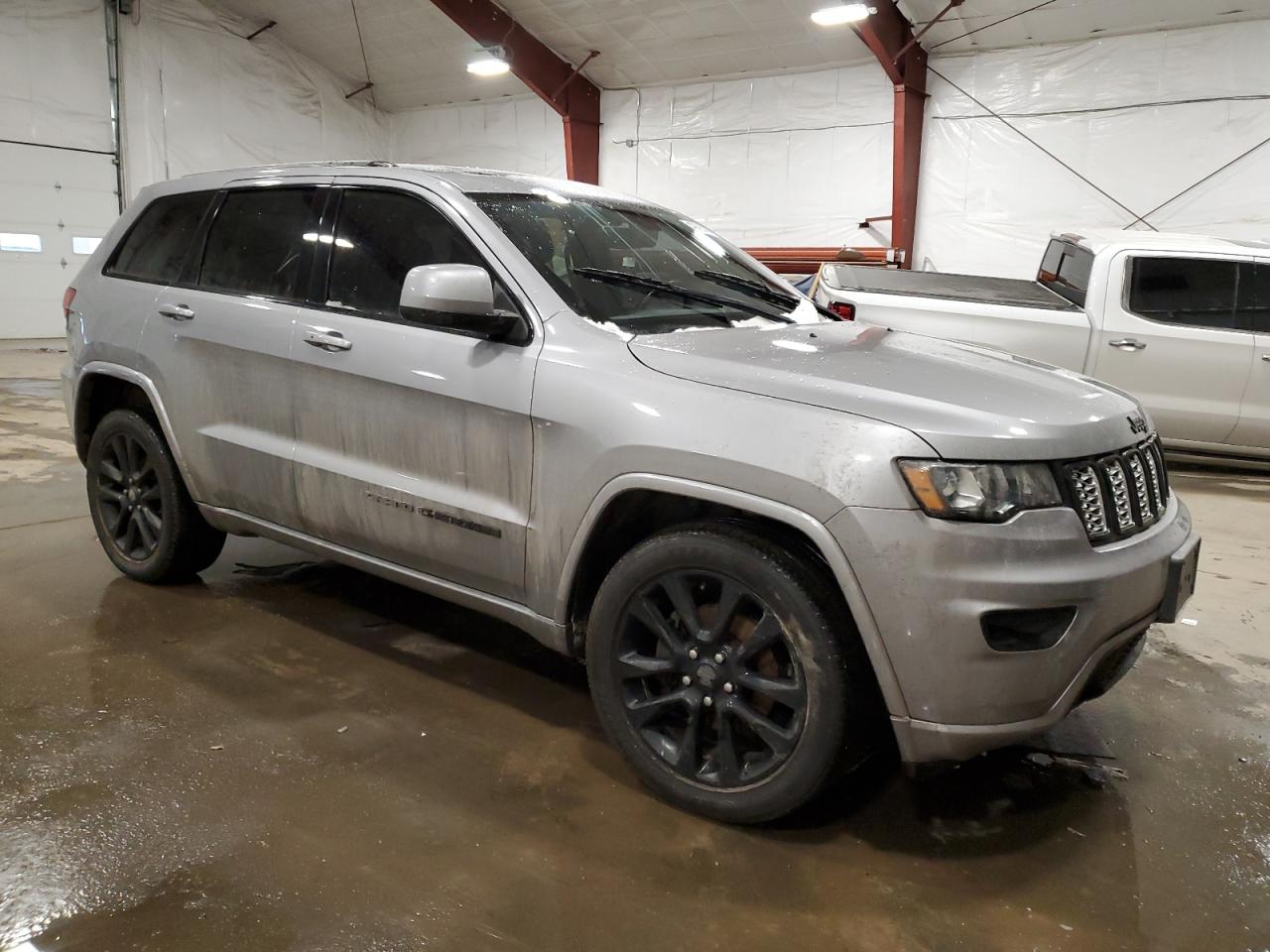 2017 Jeep Grand Cherokee - Image 4