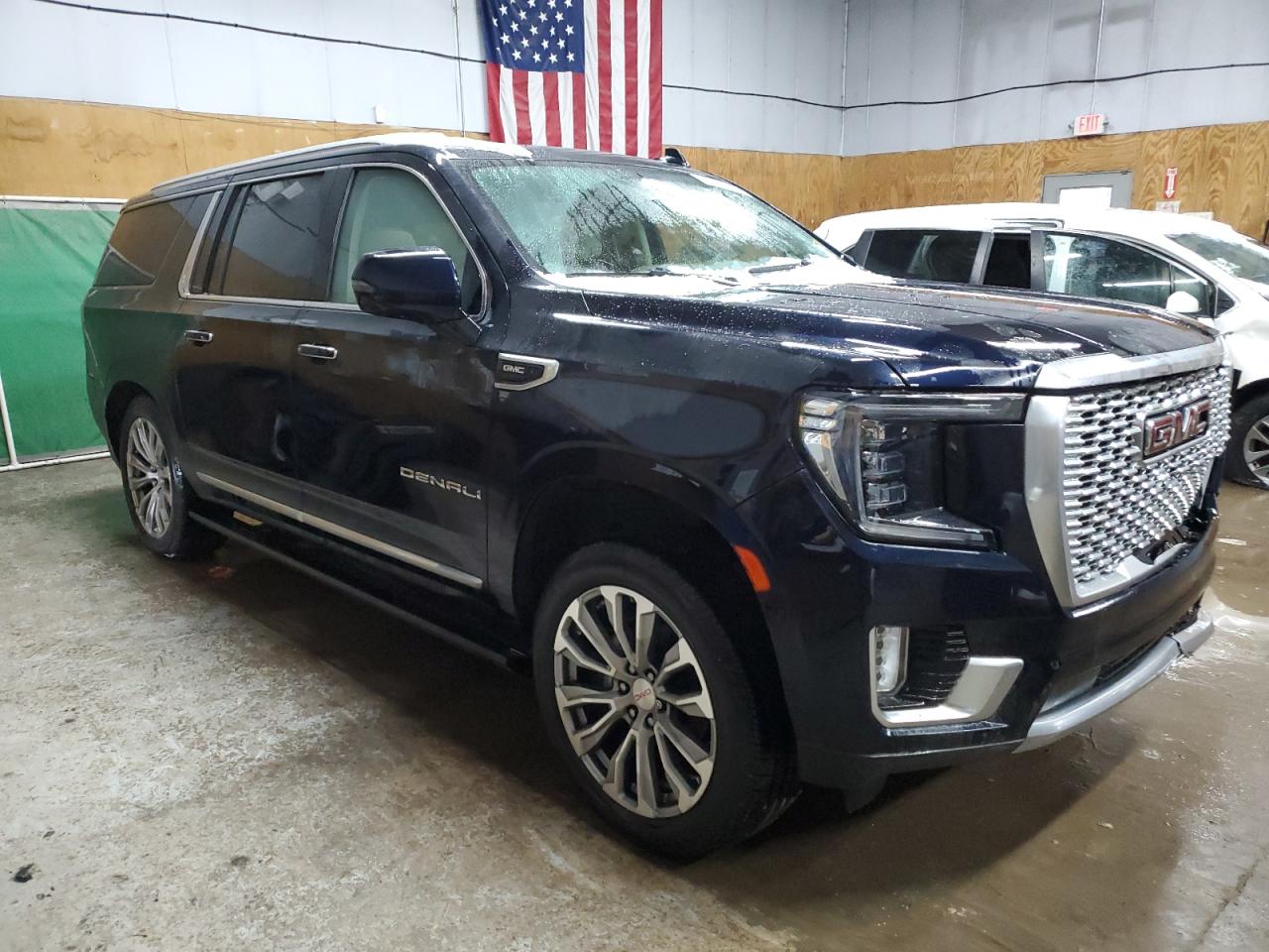 2021 GMC Yukon - Image 4