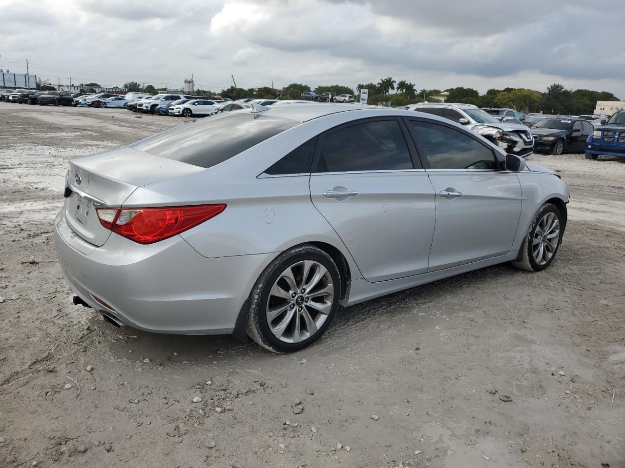 2013 Hyundai Sonata - Image 3
