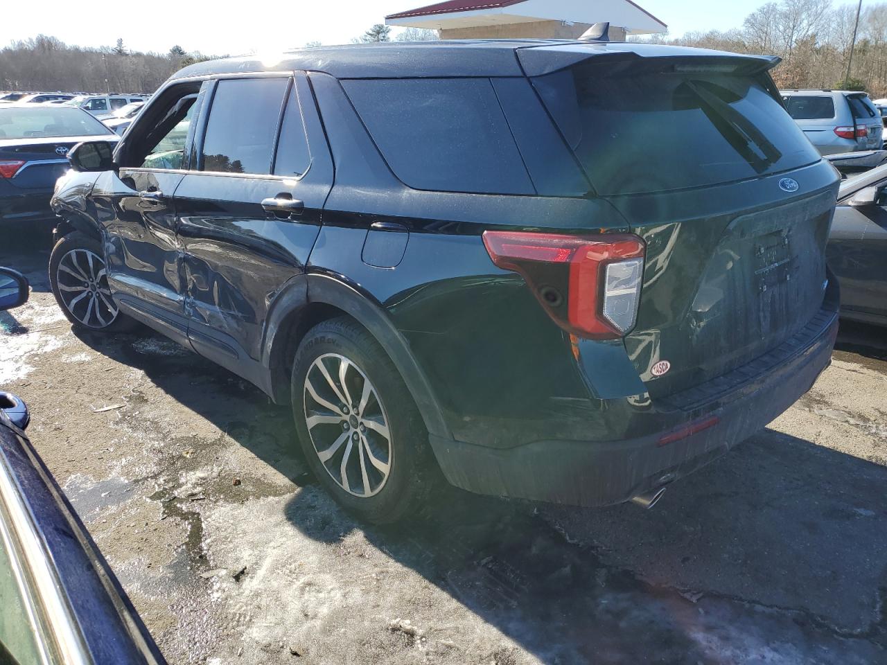 2022 Ford Explorer - Image 2