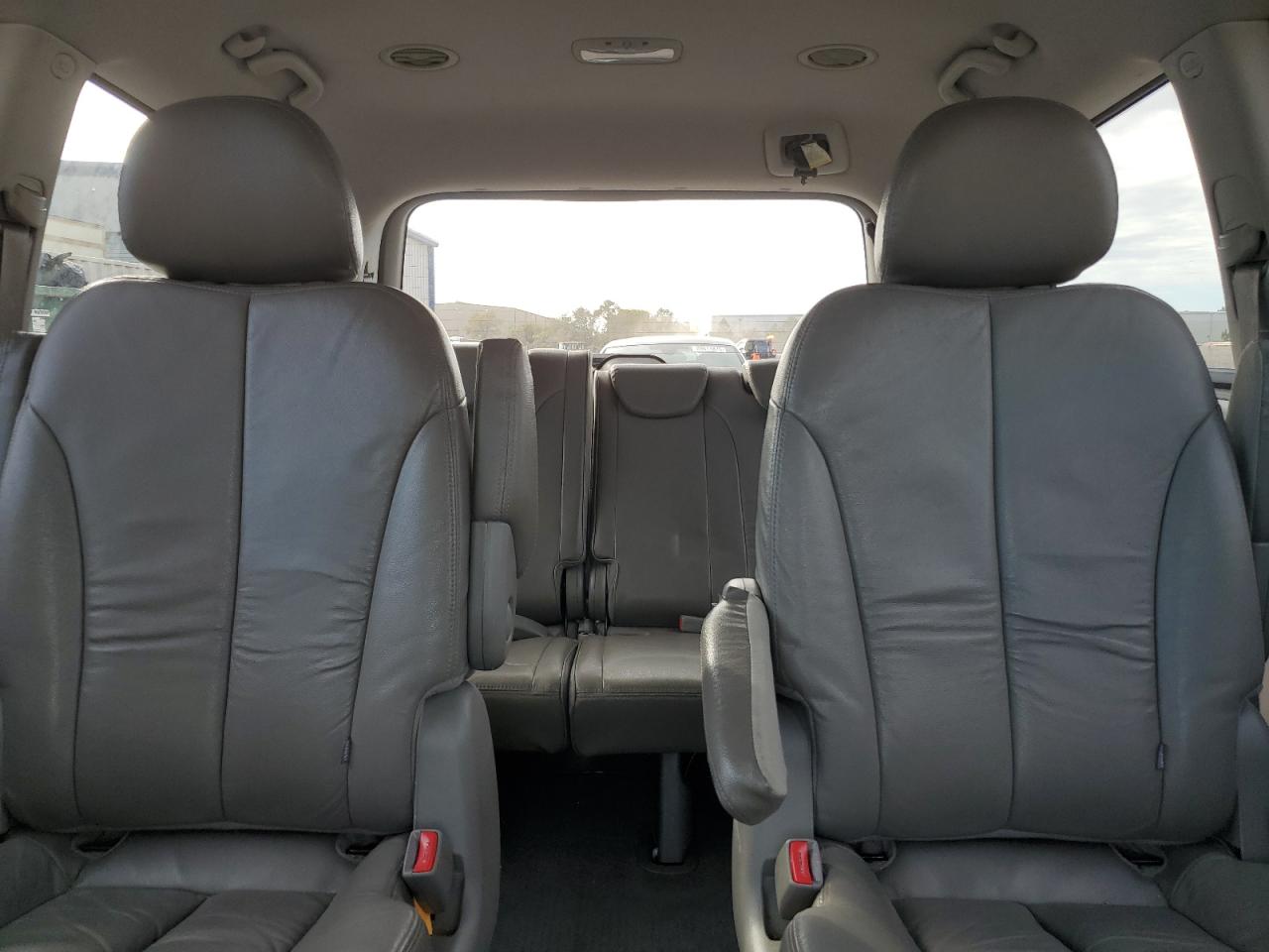 2014 Kia Sedona - Image 10