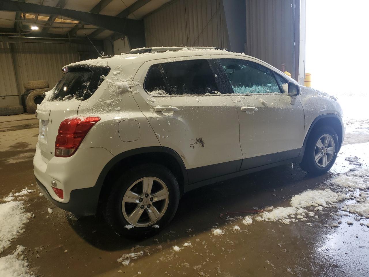 VIN 3GNCJPSB9HL139745 2017 CHEVROLET TRAX no.3