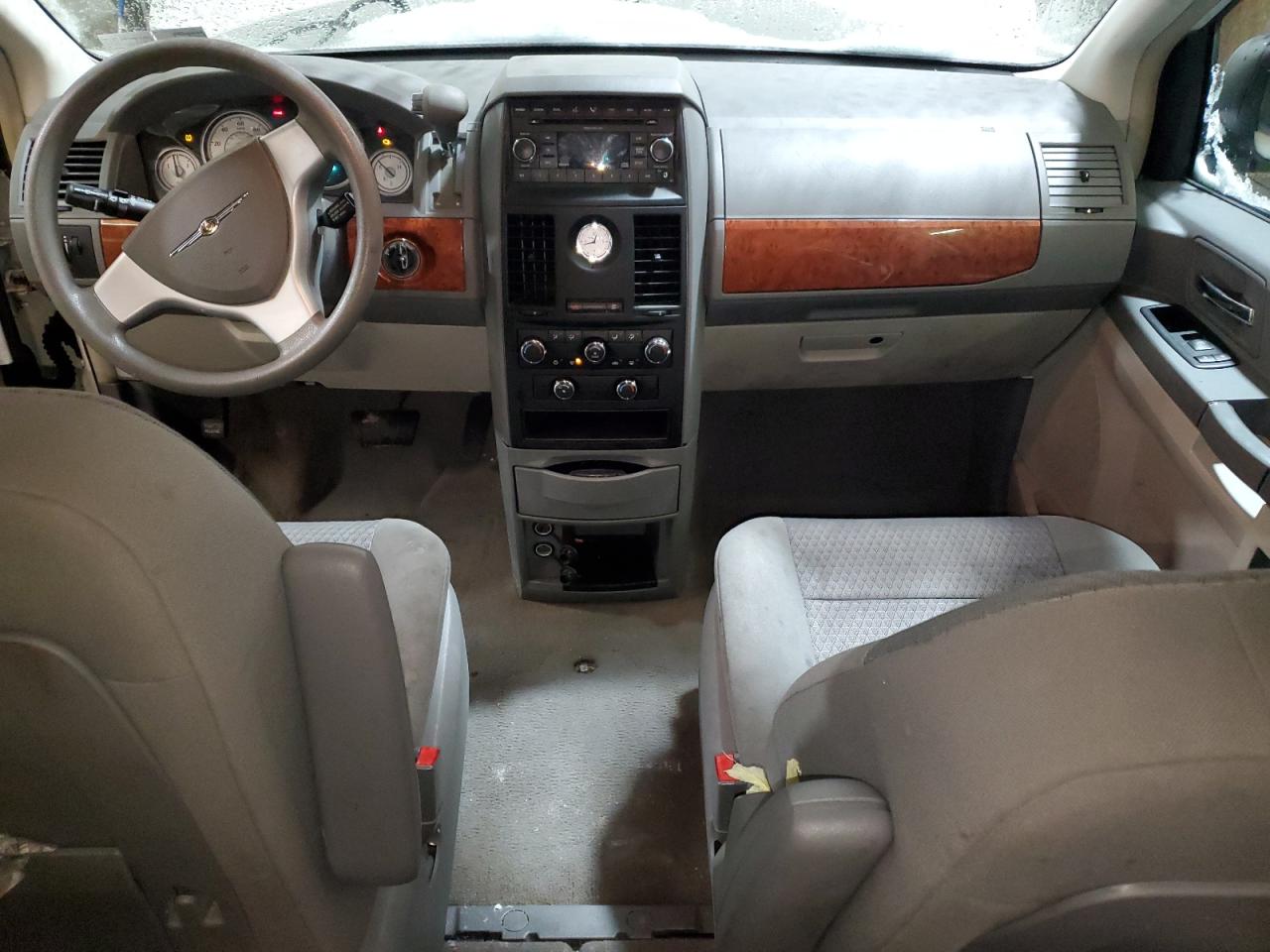 2008 Chrysler Town & Country - Image 8