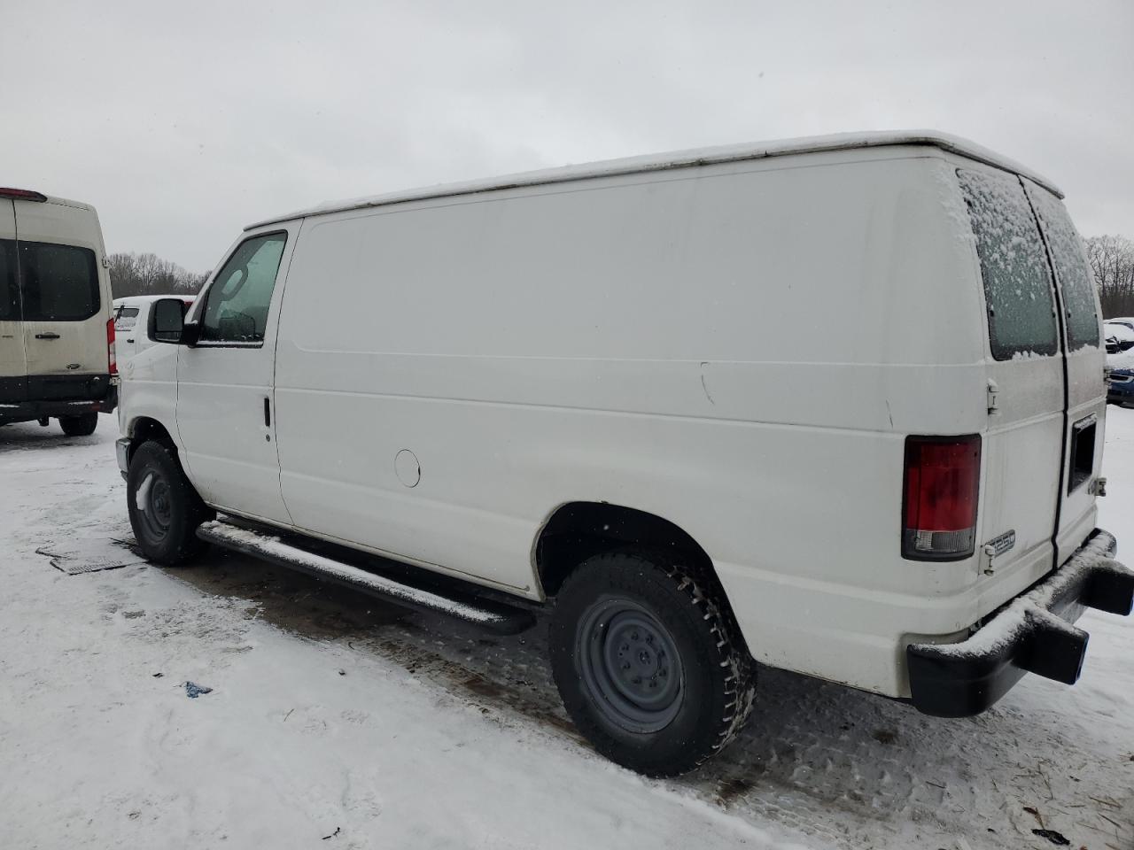 2014 Ford Econoline - Image 2