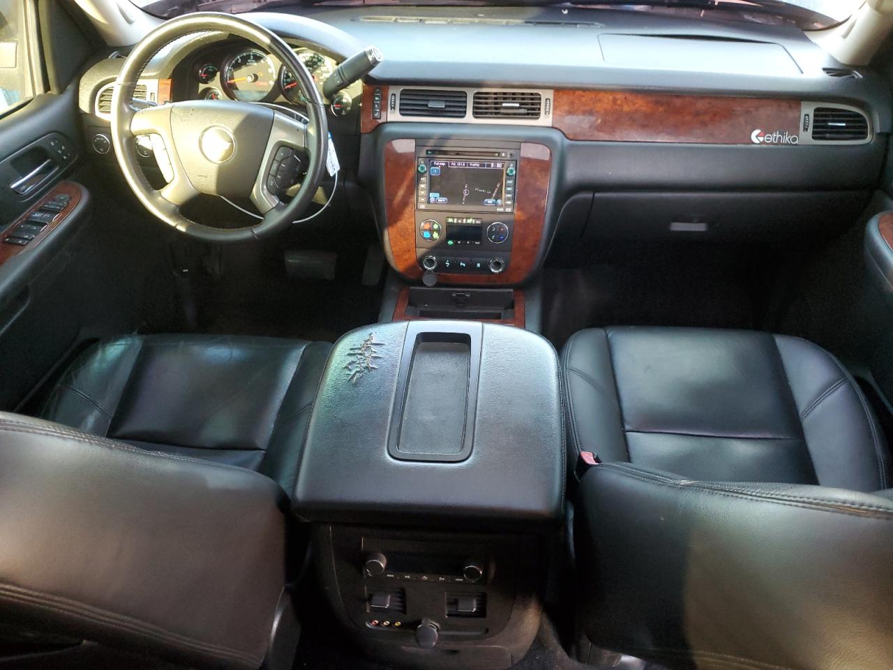 2009 Chevrolet Avalanche - Image 8