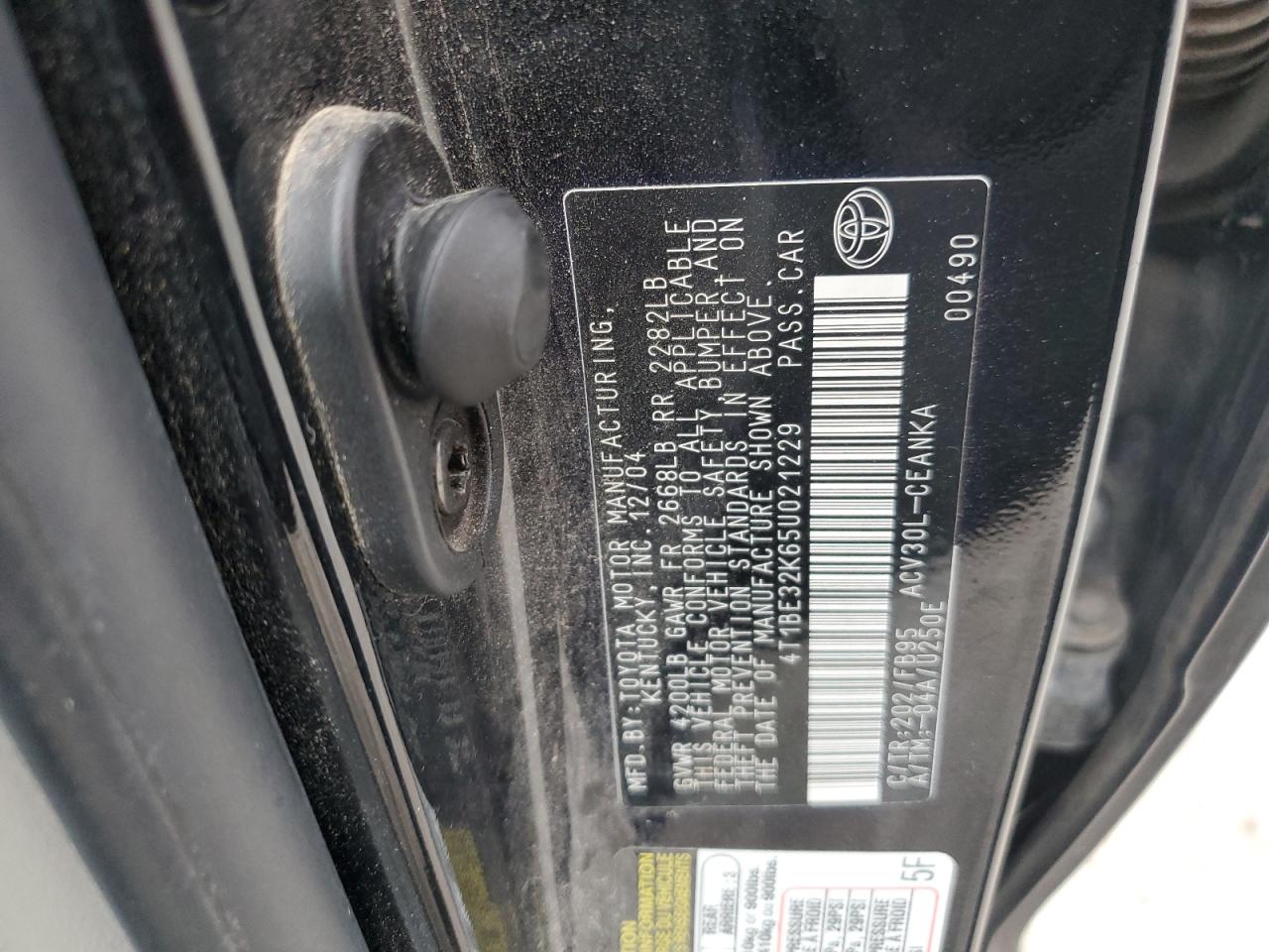 2005 Toyota Camry - Image 12