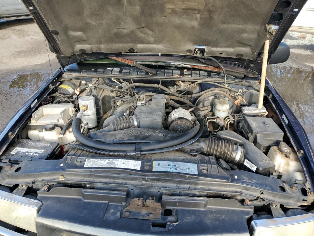 2002 Chevrolet S-10 Pickup - Image 12