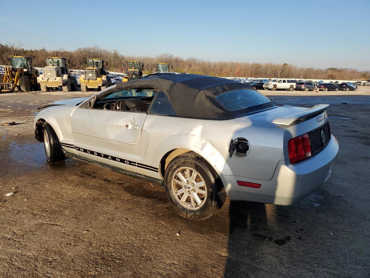2005 Ford Mustang - Image 2