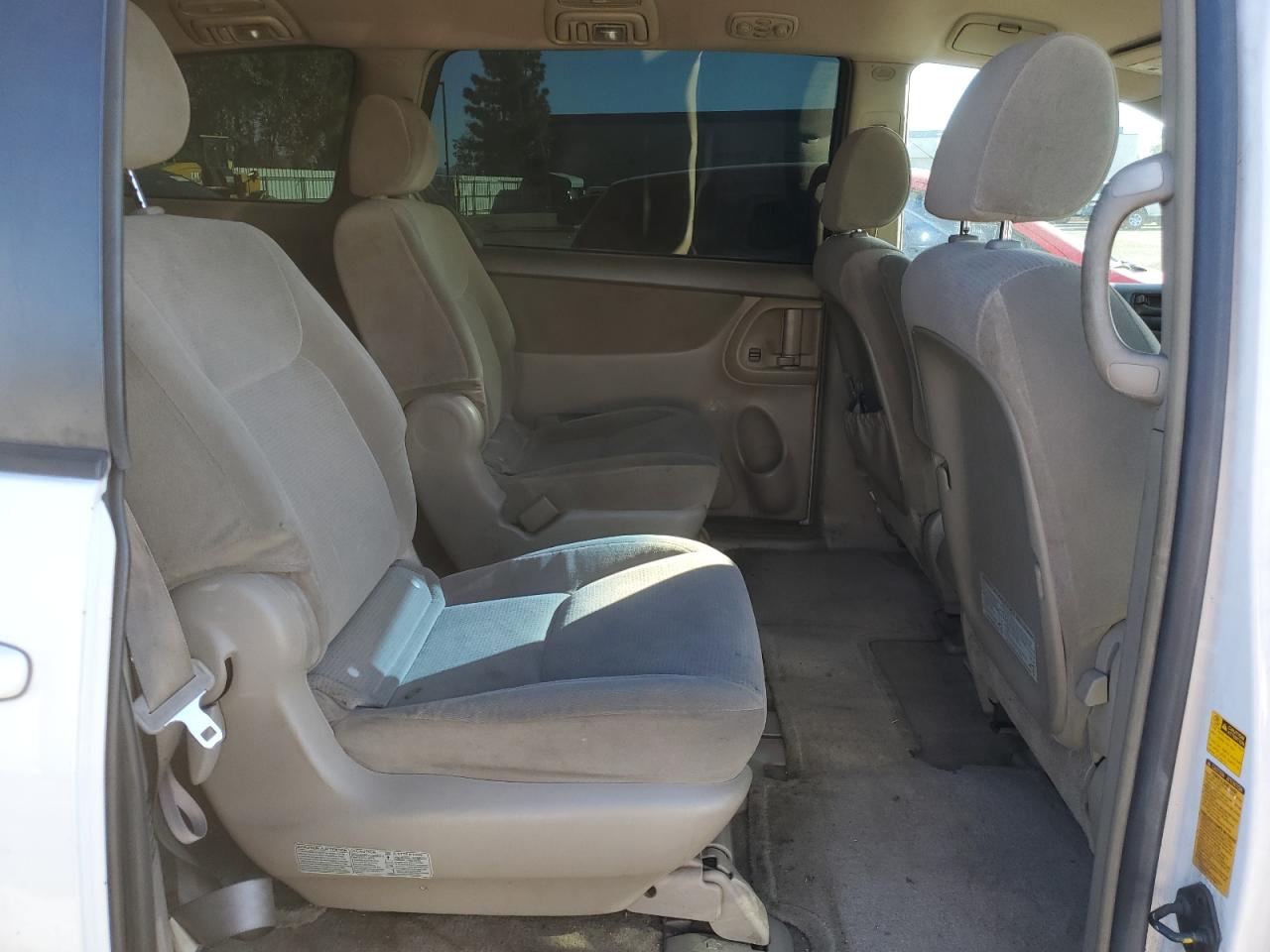 2005 Toyota Sienna - Image 11