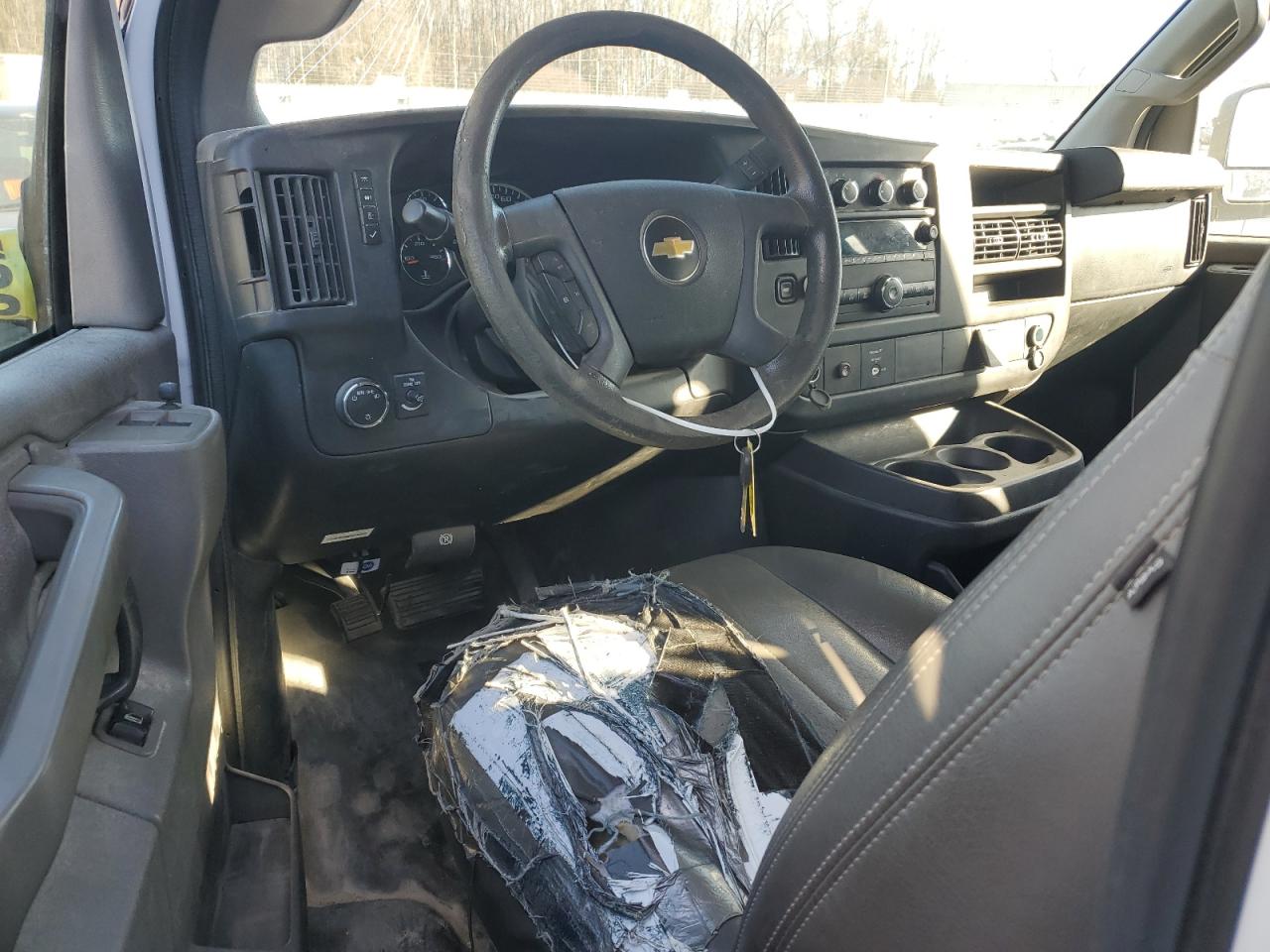 2017 Chevrolet Express - Image 8